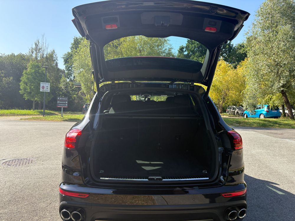 PORSCHE CAYENNE TURBO